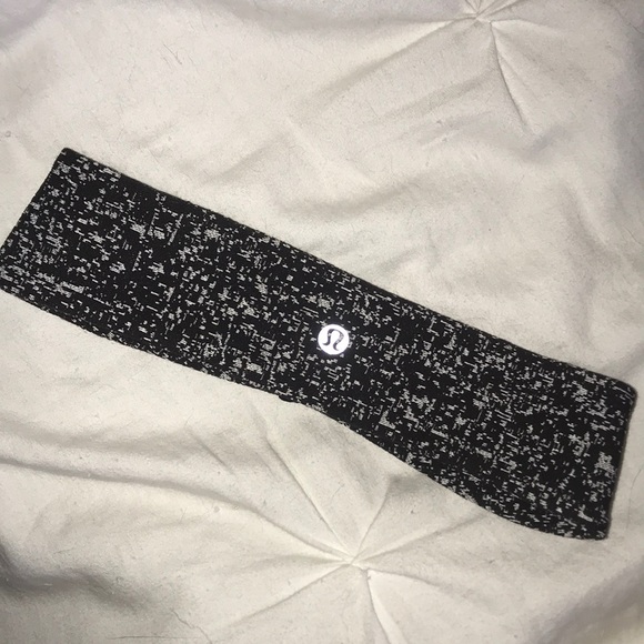 lululemon athletica Accessories - LULU LEMON HEAD BAND lululemon athletica Accessories - LULU LEMON HEAD BAND